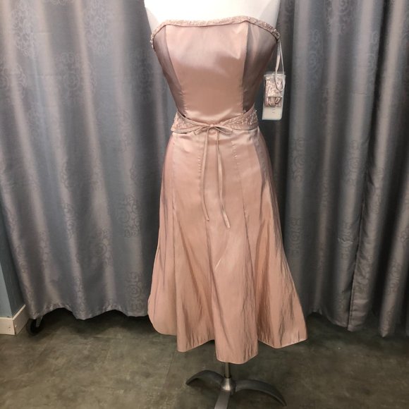 NEW Sample Silky Tea Length with Shawl Dress
Mother Bride Tea Length Bridesmaid - Picture 2 of 9